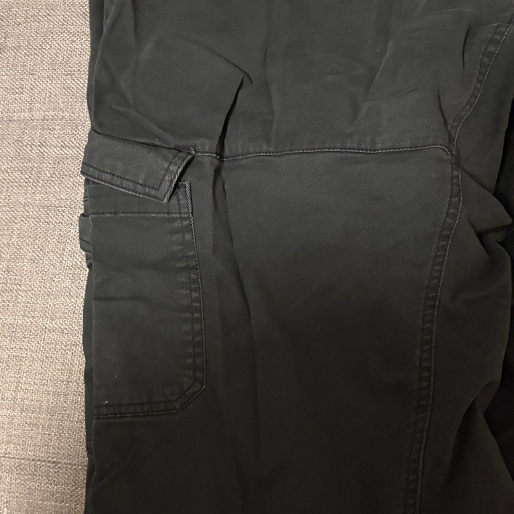 Old Navy Women's Dark Gray Cargo Pants - Picture 4 of 5